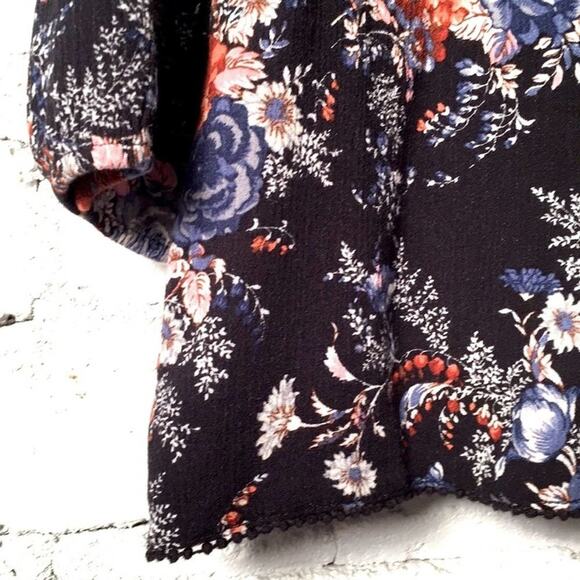 American Eagle peasant top. Black & Flowers. Sz S - Picture 4 of 7
